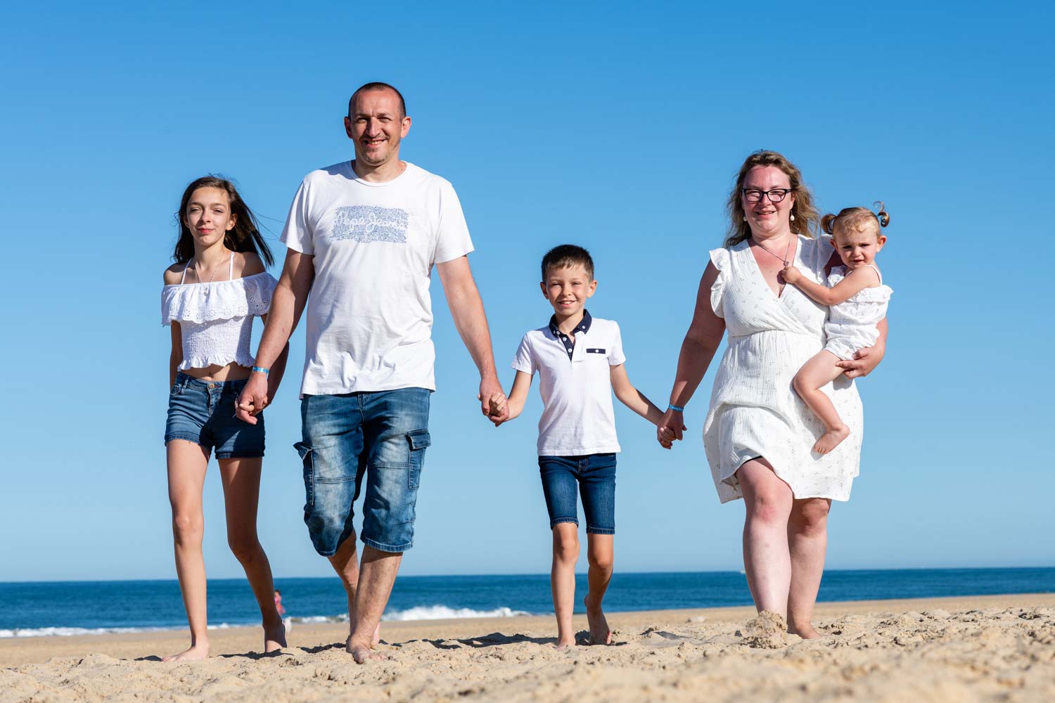 Lire la suite à propos de l’article Séance photo famille sur la plage